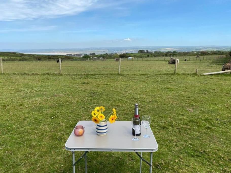 Lily Cosy Campervan With Sea Views & Amazing Sunrises St Ives Kültér fotó